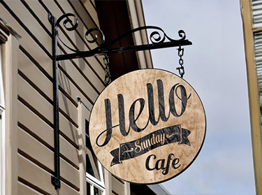 Ferforje tabela, metal işçiliğinin zarif bir yansıması olarak, özellikle estetik ve geleneksel tasarımları ile dikkat çeker. 