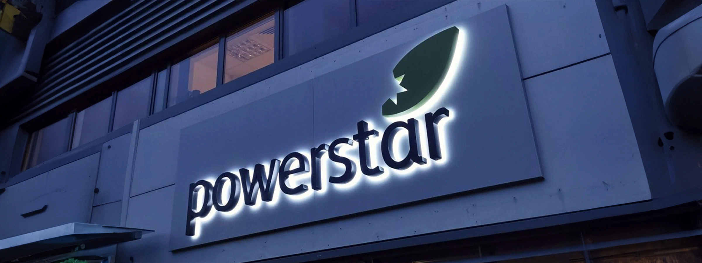 Işıklı tabela, LED ışıklar veya neon lambalar kullanılarak hazırlanan reklam tabelasıdır. 