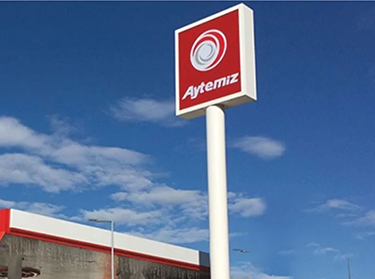 Kule Totem Tabela, genellikle metal veya kompozit malzemelerden üretilen, yüksek ve dikey bir yapıya sahip tabela türüdür. 